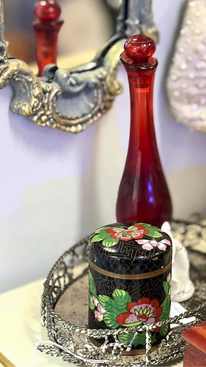 New treasures just landed—and they’re full of character. From quirky ceramic figurines and timeless vases to retro wall art, old tools, and cozy furniture, our shelves are stacked with stories waiting to be discovered. #uniquefinds #pickens #vintage #antiques #collectibles | Unique Finds - A Vintage Variety Store