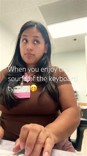Love the sound of typing 😂 #computer #keyboard #asmr