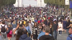 Pedestrians replace vehicles as Paris goes car-free