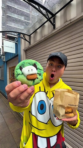 福岡のこんな場所誰が気づくねんてなる細路地の焼きたて生クッキー専門店がまだバレてない…🤤🍪 去年の11月にオープンしたばかりのこのクッキー屋さん！なんとクッキーの種類は毎日変わるらしくてお店で焼きたてで提供してるんだって🔥ずっしりソフトな食感でまじではまっちゃうから、みんなも食べに行ってみて✌🏻 📍福岡県東区千早 クッキーアンドカンパニー お店の公式アカウント→ @cookie_and_company324 Open 13:00〜17:00 ※お店の営業日は公式アカウントから随時チェック ※有料駐車場近くにあり #福岡グルメ #福岡スイーツ #福岡観光 #福岡観光