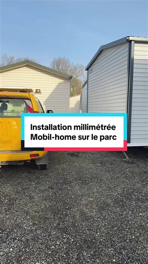Opération sous haute-tension 🚛 Rien n’est laissé au hasard. Chaque mobil-home est positionné avec précision, patience et minutie. Nos installateurs réalisent des manœuvres millimétrées pour caler et installer votre mobil-home en toute sécurité. Agilité, maîtrise et expérience sont essentielles pour mener chaque opération à bien. 👉 Du rangement au positionnement final, tout est pensé pour vous garantir un service fiable et de qualité. 📍 2 route de la Haute Boulongne, 80120 Quend 📞 03 22 25 90