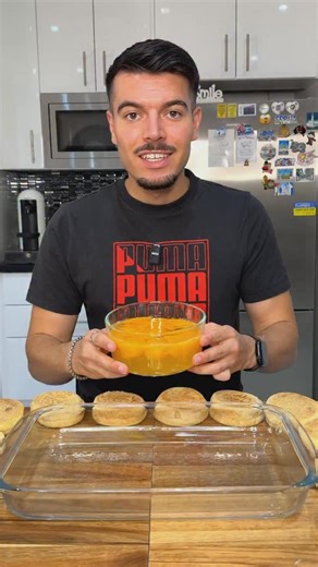 The easiest Egg McMuffin meal prep 🍳🔥 I have 2 every morning, so that’s 6 days of breakfast DONE without even thinking. Here’s everything I used for all 12: Eggs – 12 total Cottage cheese – 250g Tomato – 130g Spinach – 40g Wholemeal English muffins – 12 Ham – 240g Light cheese slices – 12 slices Reduced sugar BBQ sauce – 60g Macros (per muffin): 303 cals | 25P | 9F | 30C This is 100% Macro Magic and make sure to follow for more macro friendly meal prep that actually tastes good 🔥 | Stefan Bod