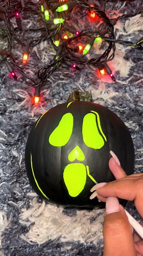 🎃 #artober #artistsoftiktok #pumpkinpaintingideas #diy #fyp #pumpkinart #paintingtutorial #pumpkinpainting #paintingchallenge #paintingidea #halloweenart #scream #paintwithme #halloweendiy