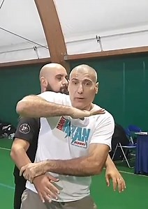 62_Self defense techniques #disarm #disarming #selfdéfense #selfdefense #selfdefenseplug #selfdefensetraining #martial_art #martial_arts #martialarts #martialart #martialartist #martialartslife | Self Defense Tips