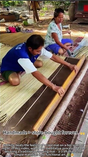 Weaving a cooling summer mat by hand! 😎🛏️