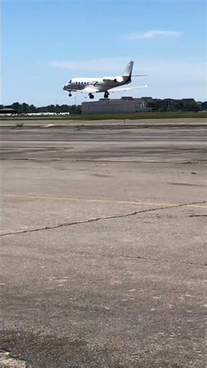 Gulfstream G150 N373ML landing at KFRG 5/25/2019