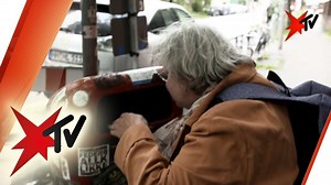 316K views · 5.7K reactions | Wenn Flaschensammeln und der Gang zur Tafel Alltag wird: Gemeinsam mit Ilka Bessin, früher besser bekannt als „Cindy aus Marzahn“, trifft stern TV Menschen, die in Altersarmut leben. Was das für die Betroffenen bedeutet und warum die Rente bei vielen einfach nicht reicht: unsere Reportage von 2017. | stern TV | Facebook