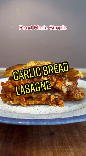 #foodmadesimple #food #foodtiktok #foodtok GARLIC BREAD LASAGNE