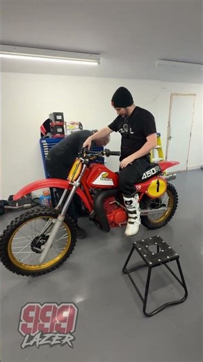 STARTING MY 1981 CR450R ELSINORE WITH A LEFT HAND KICK START! #2stroke