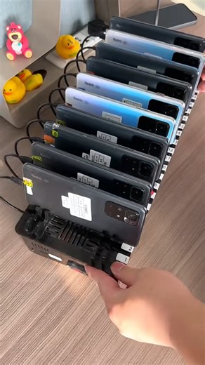 Carson on Instagram: "phone farm setup Easily control your phone on computer integrated farm click group control solution phone farm phone holder hub granjas de bots #phonefarm #boxphonefarm #phonefarming #phoneholder #fyp"