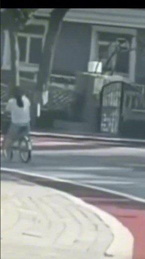 Bike Thief’s Hilarious Getaway Fail – Caught on Camera!