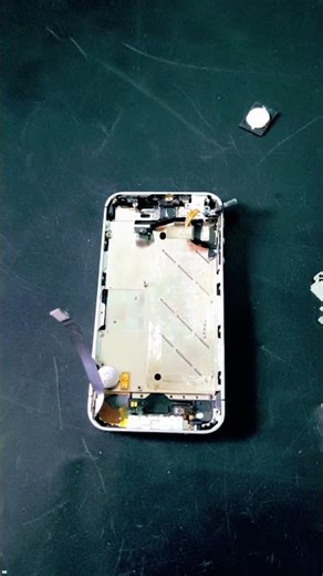 Taking Apart an Old iPhone – Full Inside Look