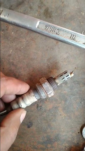 oxygen sensor clean Toyota Corolla gli #oxygen #sensor #toyota #o2sensor #p0420 #p0430#@ibtesamauto.