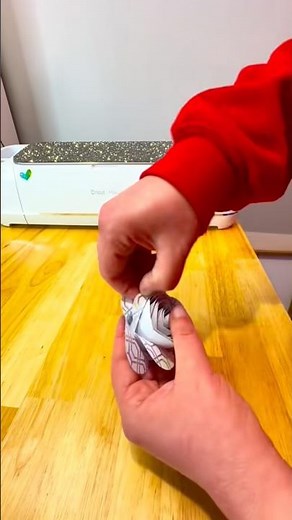 Make rolled paper flowers with your Cricut #cricut #paperflower