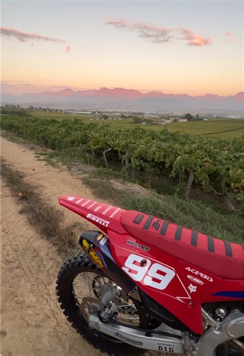 Honda CRF250R: A Love at First Sight Moment