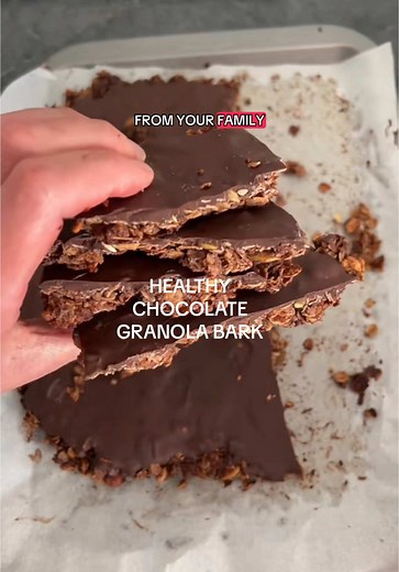 Healthy Chocolate Granola Bark Recipe for the Holidays