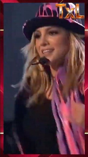 Britney Spears – Stronger (Live at the 2001 AMAs) ⚡