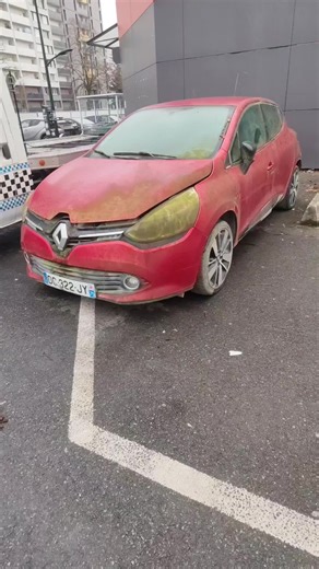 Renovation d'une Renault Clio vendue aux enchères