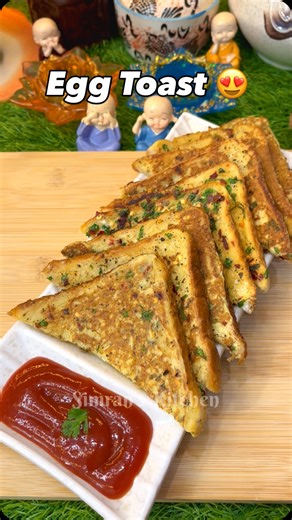 Simran's Kitchen on Instagram: "Bread Egg Toast 😋 | 5 Minute Breakfast #shorts #food #egg #viral #reels Bread Egg Toast recipe | Quick breakfast recipe | Easy bread egg toast Aaj hum bana rahe hain tasty aur easy Bread Egg Toast jo sirf 5 minutes mein ready ho jaata hai. Ye quick breakfast recipe students, office going log aur bachelors ke liye perfect hai. Ingredients: Bread Egg Salt Black pepper Oregano Chilli Flakes Coriander Butter / Oil Agar aap easy breakfast recipes, quick snacks, egg re