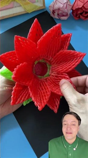 This is how you can make a flower with recycled material