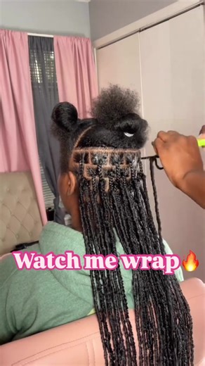 Because I be in the booth SPITTIN🔥🔥 Your loc placement and the way your locs are wrapped makes all the difference in how your locs turn out! DONT NOBODY WANT BULKY LOCS! If you’re placing your locs at the very top of each plait then I don’t want them! This makes a big difference because it creates a thick knot at the root and can overtime cause tension and breakage! You want flexibility! Instead try placing the locs at least a inch below the root of the plait! If you’re using too much hair to 