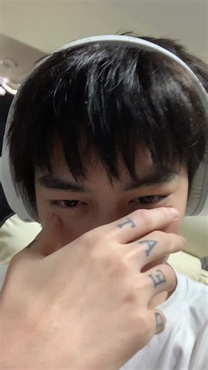 Engaging Hand Gestures in Conversation