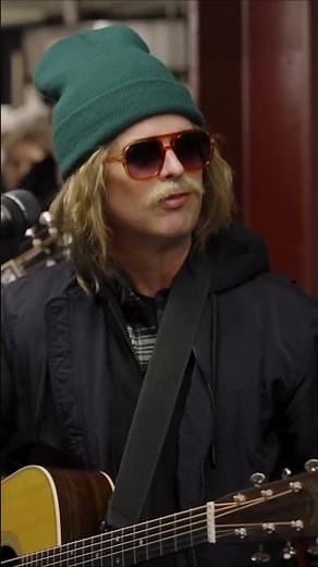 Green Day and Jimmy Fallon Disguised as Buskers and Impromptu Concert at NYC Subway