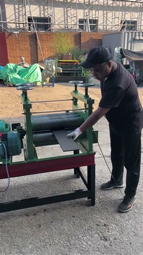 Leveling machine operation demonstration: leveling a steel plate. #youtubeshorts