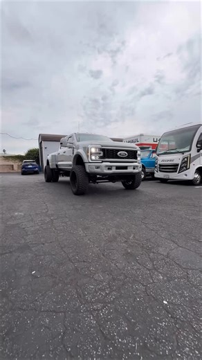 2024 Ford F450 Dually ⚡️ 6” @fabtech_motorsports Lift ⚡️ @fox Performance Shocks ⚡️ 24x12 Front @fueloffroad Wheels ⚡️ 24x8.5 Rear @fueloffroad Wheels ⚡️ 37x13.5 2024 @furytires Tires ⚡️ Ready Air Helper Bags ⚡️ LogIQ AirIQ HD2 Controller Owned by Norm Shop Online, Email, or Call us directly: https://www.signaturep... 📧 sales@signatureptw.com ☎️ 888.508.5902 Monday-Friday 8:30 am - 5:30 pm | Dually Wheels