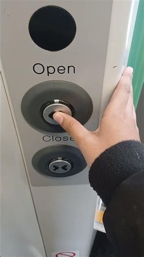 x c2c now Southern class 387 301 doors open