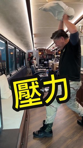 Exploring a Retro-Style Grooming Bus on Q BUS