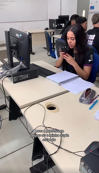 LLKKKKKAKAKAKKA se eu caio ela cai,só regresso #amiga #best #colarnaprova #luzia #chatgpt #viral #fy #escola #3rao #tercercielo