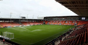 Blackpool's Jake Daniels is first UK male footballer to come out as gay since 1990 | BreakingNews