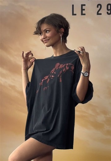 #Zendaya arrived at the Paris premiere of ‘Spider-Man: Brand New Day’ sporting a vintage #Marvel t-shirt as she greeted fans alongside her husband, #TomHolland