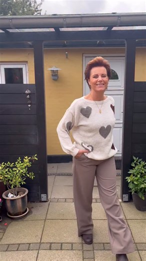 Bedst solgte strik fra Marta Du Chateau - Spar 25% på den lige nu! ❤️‍🔥 Shop her: https://fashionbystrand.com/collections/marta-du-chateau | Fashionbystrand