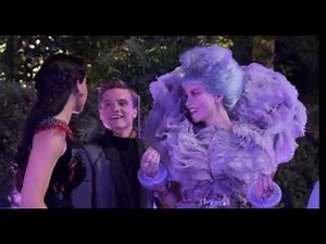 Josh Hutcherson & Jennifer Lawrence (bts of Catching fire)