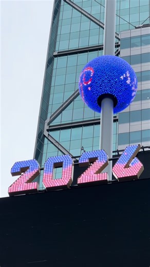 The countdown to America’s 250th starts in Times Square 🇺🇸✨ America officially turns 250 – launching a year-long celebration of our nation’s past, present, and future. From a surprise post-midnight moment to red, white, and blue lighting and confetti, this New Year’s Eve marks the start of the Semiquincentennial – only in Times Square, where the world comes together to witness history 🕛✨ @America250 🌟 #America250 #TimesSquare #NYE #NewYearsEve #BallDrop