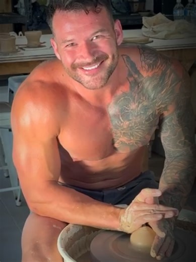 ​Things got a little heated in the studio last week! 🔥(it was also a hot day!) Great to have the legends from @Thunder From Down Under stop by the studio to try their hand at the wheel. Turns out, they’re pretty good at handling curves. 😉🏺 Cheers for taking the time out of your touring schedule to visit our studio! Your pots will be in the glaze kiln tomorrow night guys! #pottery #fitness #shirtless #workshop #goldcoast