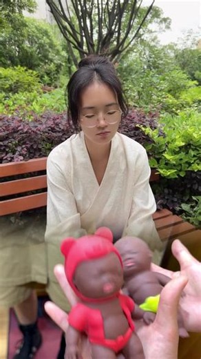 别再给你的孩子玩这种东西啦 #热点新闻事件 #热点 #娜塔莎 #玩偶 #家长必读