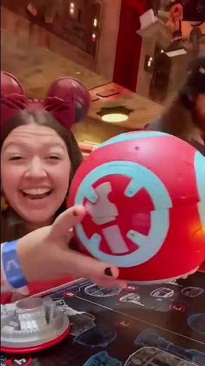 Building a droid at the Droid Depot in Galaxy’s Edge! #starwars #disneyland #galaxysedge