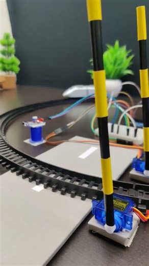 Best Arduino Based Project #arduinoideas #arduinoprojects #robotics #robot #railwaycrossing #railway