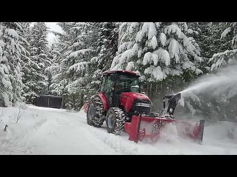 Case IH Farmall 45c with Case IH BS 174H Snowblower, tire chains