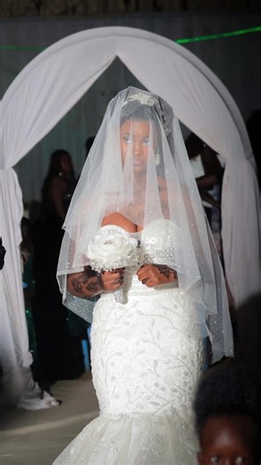 JULIA BRIDAL 🇸🇸👗💍👰🏻 (@julia.bridal)’s videos with original sound - ROZ🦋❤️