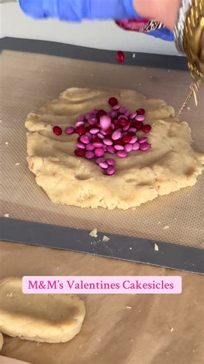 Testing out some new recipes with M&M’s for a Valentines theme 🍫🍓🩷🍭🍡#fyp #valentine #cakesicles #sweettreats #treatmaker