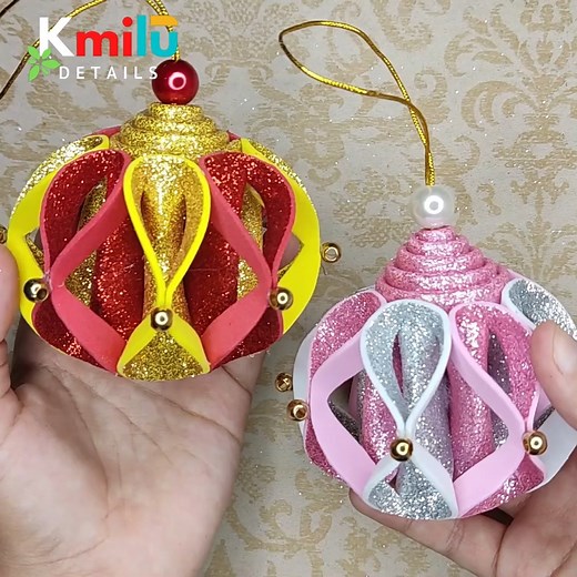 DIY Beautiful Christmas spheres very easy to make 🔵🎅 Decorate your Christmas tree 🎄 Materials: -Foamy -Beads - Golden cord Measures: - Radius 1.5 cm (4 units of each color) - 2cm X 32cm | Manualidades KMiLu