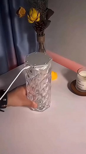 ✨ Apne room ko do ek royal aur romantic look! Crystal Diamond Lamp ki...