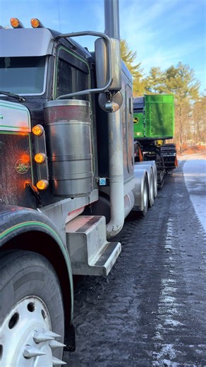 Fresh buncher on deck #johndeer #peterbilt #fyp #lowboy #logging