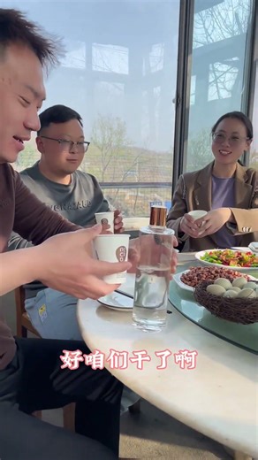 The room isn't big, but the scenery is picturesque! #Funny #Funny Video #Xiao Gege #Cheers 🍻