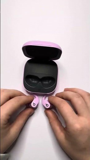What the lights on your earbud charging case means!