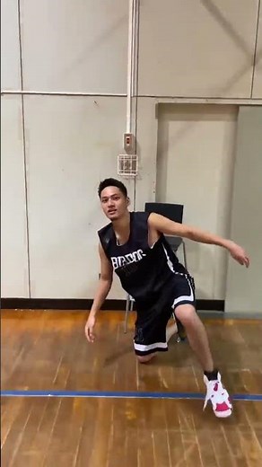 1発撮りで桜木花道を超えるダンクを魅せるゴリラの衝撃映像... #￼shorts